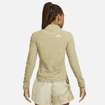 Top midlayer da trail con zip a 1/4 Dri-FIT Nike Trail – Donna