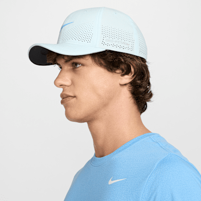 Gorra SwooshFlex estructurada Nike Dri-FIT ADV Rise