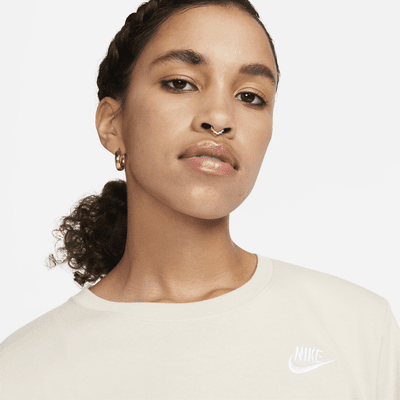 เสื้อยืดผู้หญิง Nike Sportswear Club Essentials