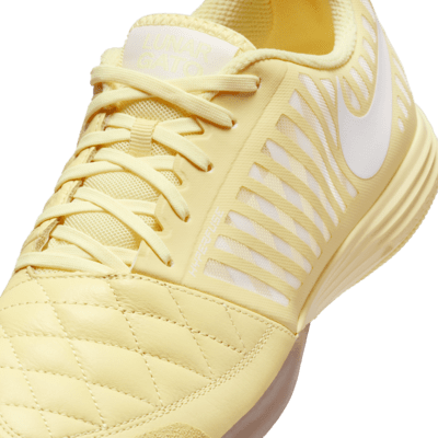 Tenis de fútbol de corte low para cancha cubierta Nike Lunargato II