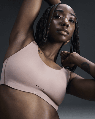 Женские  Nike Alate Coverage Medium-Support Padded Sports Bra