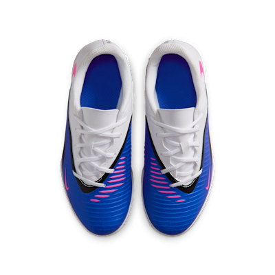 Nike Jr. Phantom 6 Low Club Fußballschuh für Hallen- und Hartplätze (ältere Kinder)