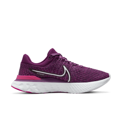 nike purple and pink running shoes