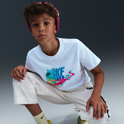 Playera para niños talla grande Nike Sportswear