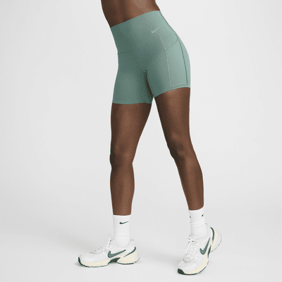 Shorts de ciclismo con bolsillos de 13 cm de tiro alto y media sujeción para mujer Nike Universa