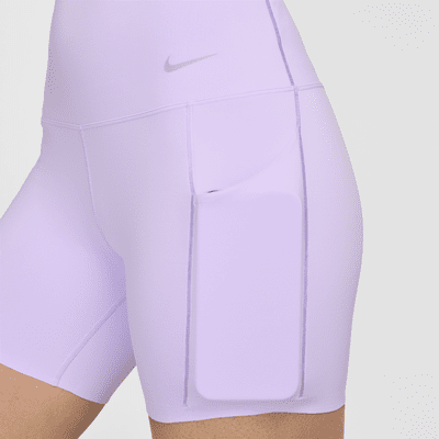 Shorts de ciclismo con bolsillos de 13 cm de tiro alto y media sujeción para mujer Nike Universa