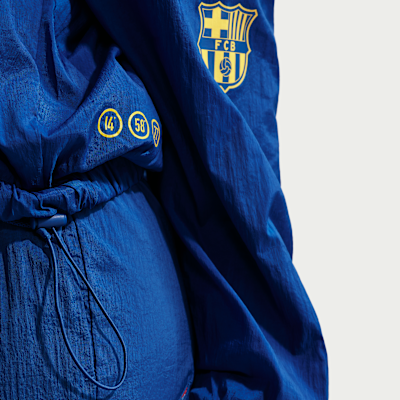 FC Barcelona Essential Dördüncü Nike Dokuma Kadın Futbol Ceketi