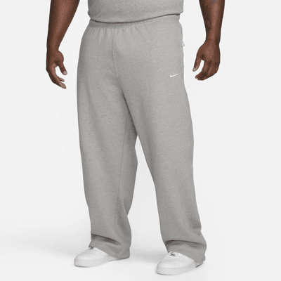 Pants de tejido Fleece con dobladillo abierto para hombre Nike Solo Swoosh