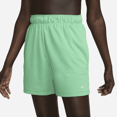 Shorts de fitness sin forro de tiro medio Dri-FIT de 13 cm para mujer Nike Attack