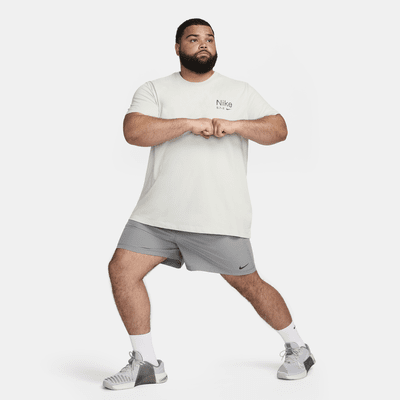 Shorts versátiles Dri-FIT de 13 cm sin forro para hombre Nike Form