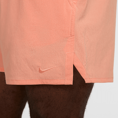 Shorts versátiles sin forro Dri-FIT de 13 cm para hombre Nike Unlimited