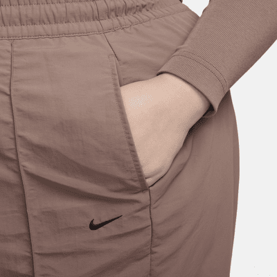 Pants de tiro medio con dobladillo abierto para mujer (talla grande) Nike Sportswear Everything Wovens