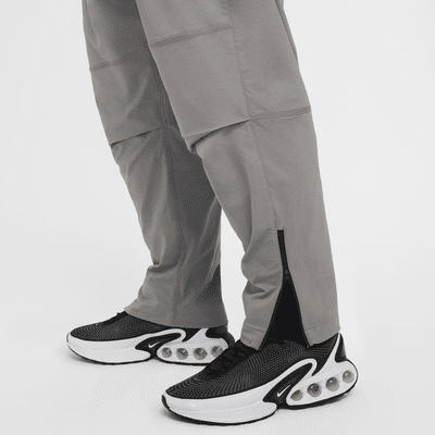 Pantaloni in tessuto Nike Tech – Uomo