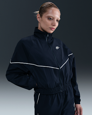 Женская куртка Nike Sportswear Windrunner Woven для бега