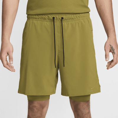 Shorts versátiles Dri-FIT de 18 cm 2 en 1 para hombre Nike Unlimited