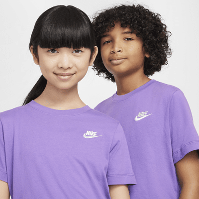 Playera para niños talla grande Nike Sportswear