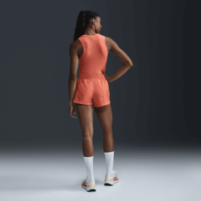 Shorts Dri-FIT con gráfico de tiro medio con forro de ropa interior para mujer Nike One