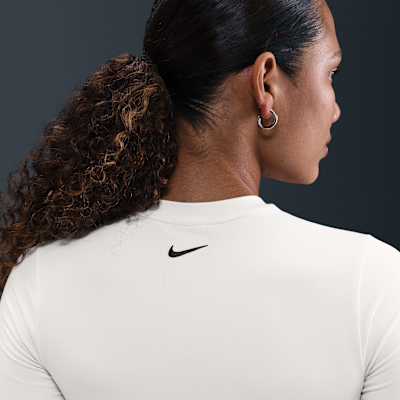 Skrócony damski T-shirt z długim rękawem o przylegającym kroju Nike Sportswear