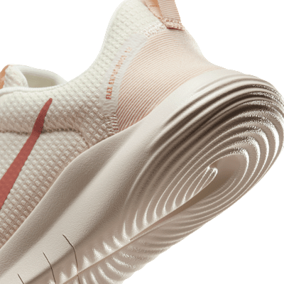 Tenis de correr en carretera para mujer (extraancho) Nike Flex Experience Run 12