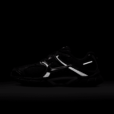 Γυναικεία παπούτσια Nike V5 RNR με ανακλαστικές λεπτομέρειες