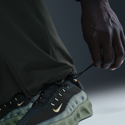 Pantaloni oversize in tessuto Dri-FIT con blocchi di colore Nike Tech – Uomo