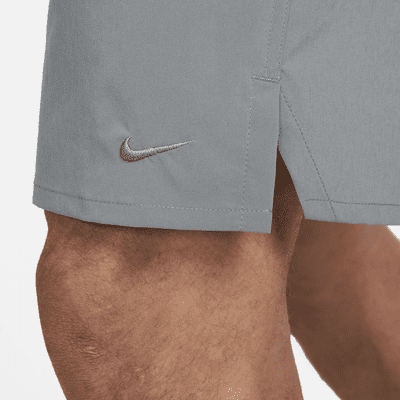 Shorts versátiles sin forro Dri-FIT de 23 cm para hombre Nike Unlimited