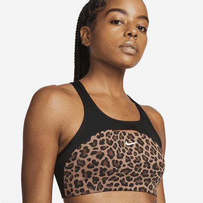 Bra deportivo con estampado de leopardo sin almohadilla de media sujeción para mujer Nike Swoosh