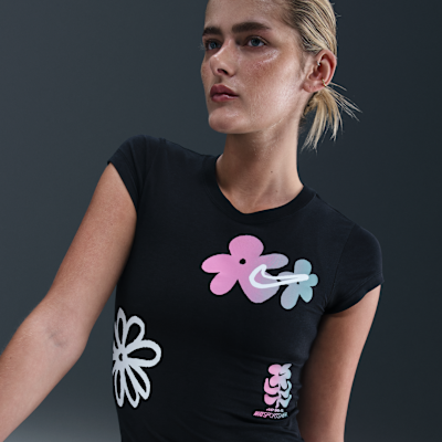 Nike Sportswear Women's Tight Short-Sleeve Graphic T-Shirt