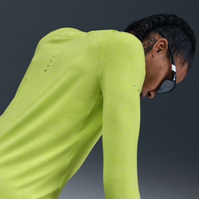 Nike Swift Dri-FIT hardlooptop met ronde hals, lange mouwen en uv-bescherming voor dames