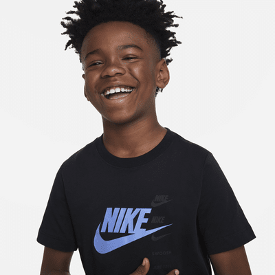 Nike Sportswear Standard Issue Older Kids' (Boys') T-shirt. Nike UK