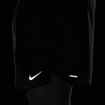 Short de running avec sous-short intégré Dri-FIT Nike Stride 13 cm pour homme