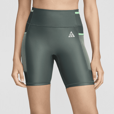 Shorts de ciclismo Dri-FIT ADV de tiro medio de 18 cm con bolsillos para mujer Nike ACG "White Rapids"