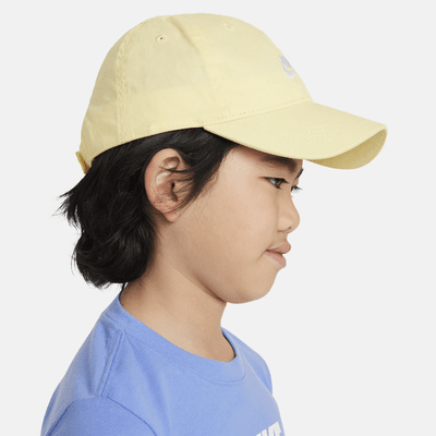 Gorra Futura con visera curva para niños talla pequeña Nike