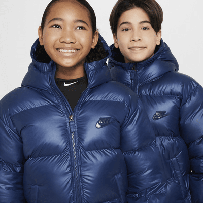 Nike Sportswear Heavyweight Synthetic Fill EasyOn Therma-FIT Repel lockerer Parka mit Kapuze für ältere Kinder