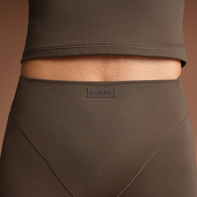 NikeSKIMS Matte Women's High-Waisted V-Panel Straight Leggings