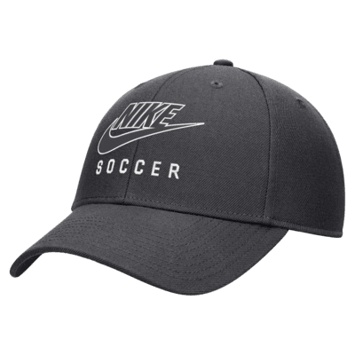 Gorra de fútbol Futura Swoosh Dri-FIT con estructura Nike Club