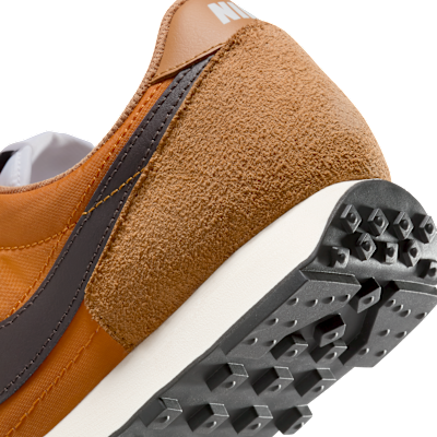 รองเท้าผู้ชาย Nike Daybreak SP