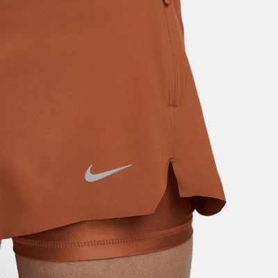 Nike Dri-FIT Swift 2-in-1 hardloopshorts met halfhoge taille en zakken voor dames (8 cm)