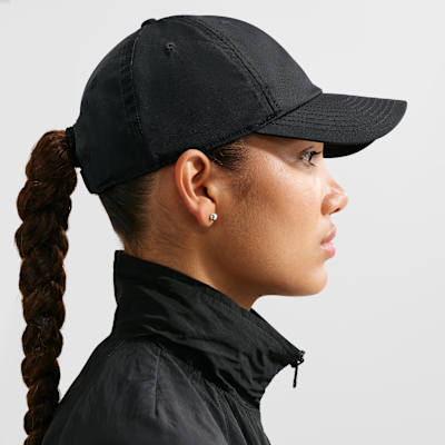 Nike Dri-FIT Club Unstructured Metal Swoosh Cap