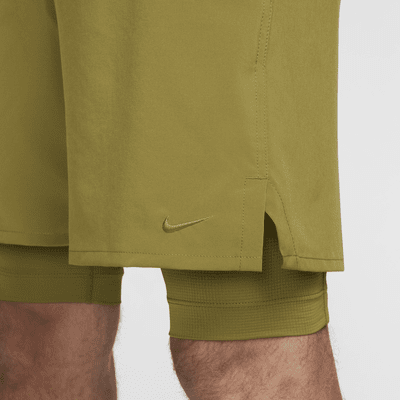 Shorts versátiles Dri-FIT de 18 cm 2 en 1 para hombre Nike Unlimited