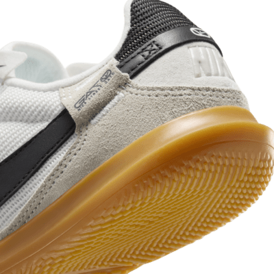 Nike Jr. Streetgato Low-Top-Fußballschuh für jüngere/ältere Kinder