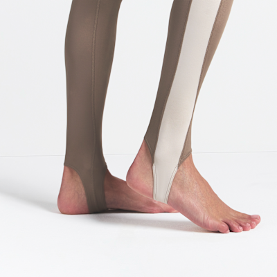 NikeSKIMS Shine Women's High-Waisted 26" Stirrup Leggings with Drawcord