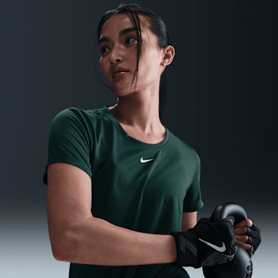 เสื้อยืดแขนสั้นทรงมาตรฐานผู้หญิง Nike Dri-FIT One