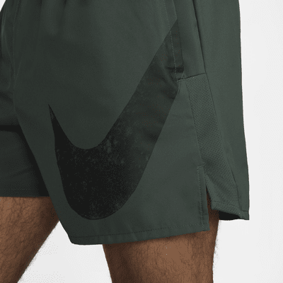 Nike Challenger Swoosh Dri-FIT hardloopshorts voor heren (13 cm)