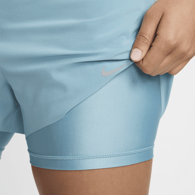 Nike Dri-FIT Swift 2-in-1 hardloopshorts met halfhoge taille en zakken voor dames (8 cm)