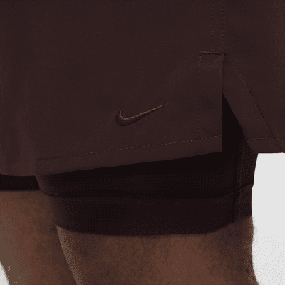 Shorts versátiles Dri-FIT de 18 cm 2 en 1 para hombre Nike Unlimited