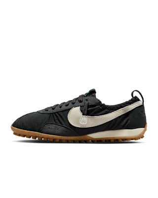 Nike Moon Shoe SP x Jacquemus｜原版 鞋款採用皺褶－銳克運動商城