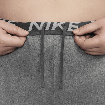 Shorts sin forro de 13 cm de tiro medio para mujer (talla grande) Nike Dri-FIT Attack