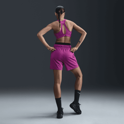 Shorts de fitness sin forro de tiro medio Dri-FIT de 13 cm para mujer Nike Attack