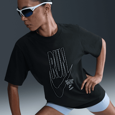 Playera de manga corta con gráfico oversized para mujer Nike After Dark Tour